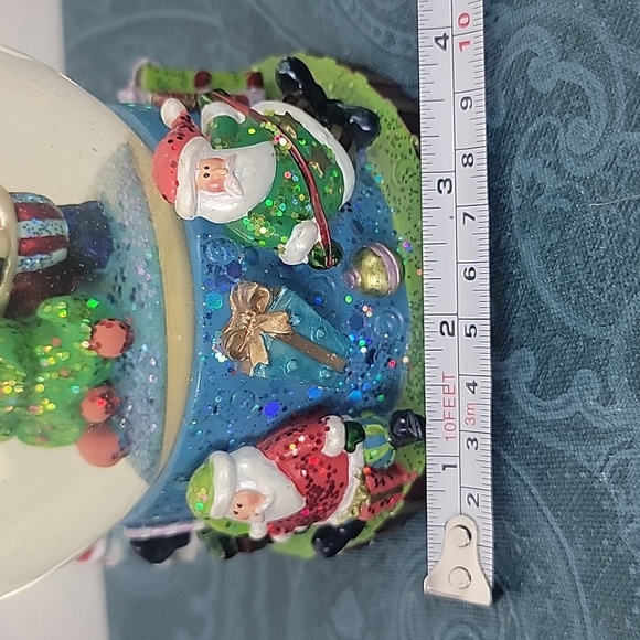 Santa Snowglobe Music "Here Comes Santa Claus" Christmas Folk Art - Picture 10 of 11